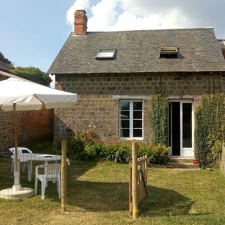 Вилла Le Domaine Saint-Symphorien-des-Monts Экстерьер фото