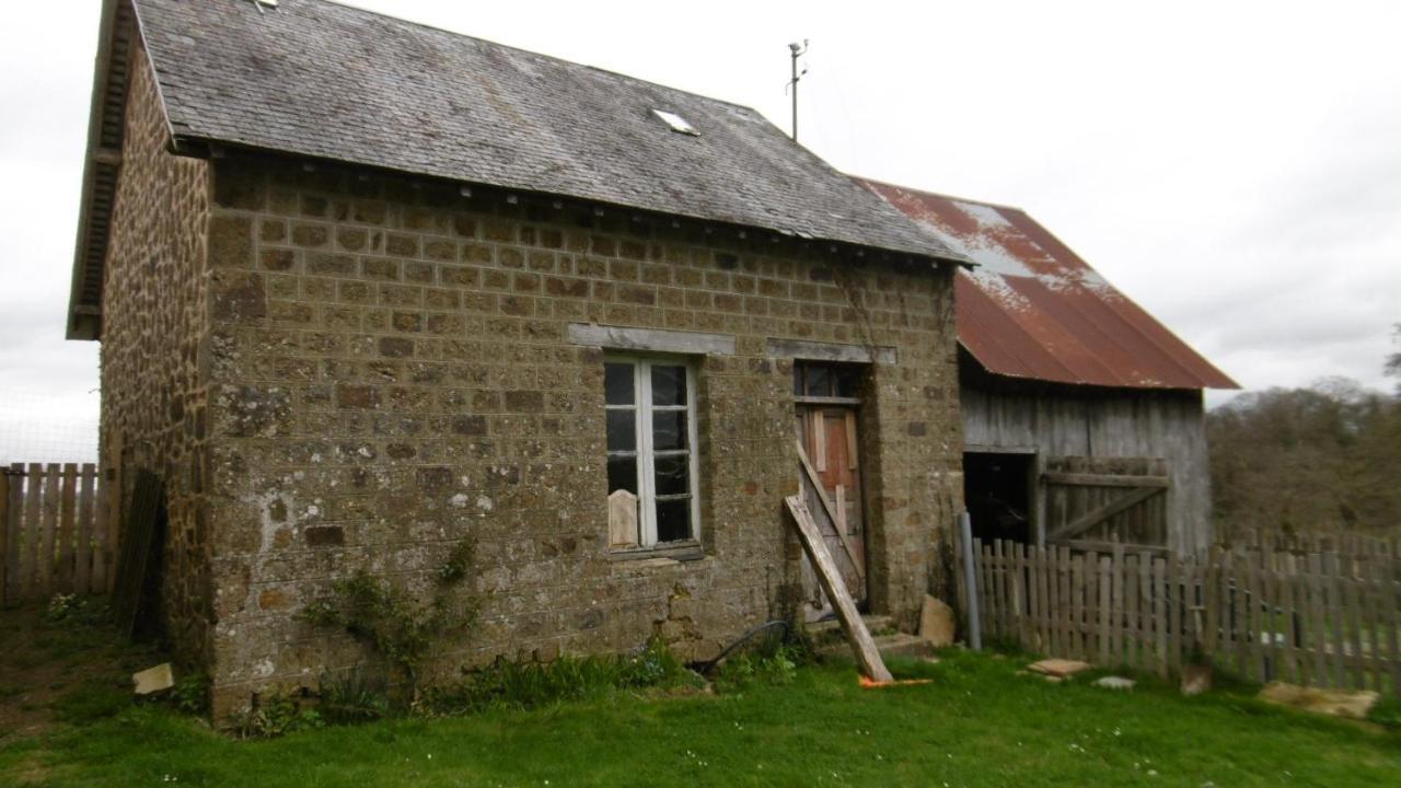 Вилла Le Domaine Saint-Symphorien-des-Monts Экстерьер фото